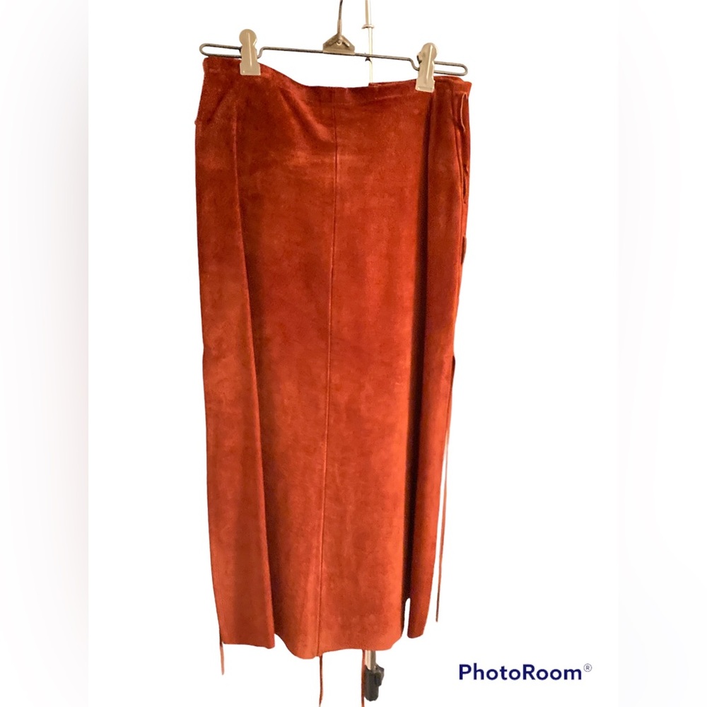 Vintage Suede Halter Tie up Top with Feathers & Skirt
Great Vintage Condition - Picture 5 of 13